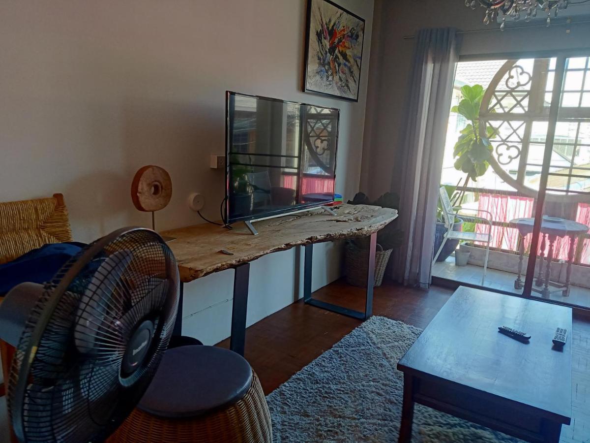 8Th House @ Center Of Chiangmai Old Town Apartment Chiang Mai Exterior foto
